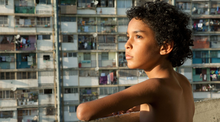 Tribeca Review: Exploring Afro-Latino Identity in “Pelo Malo” & “Manos Sucias”